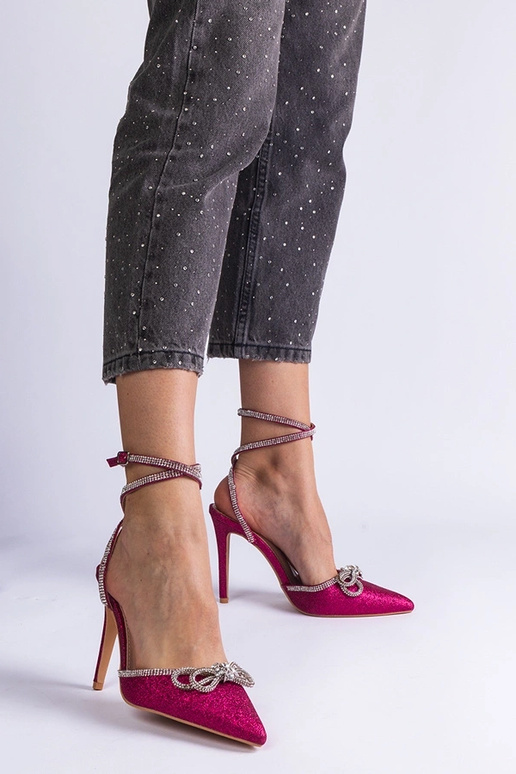 Salto alto rosa com glitter, laço e...