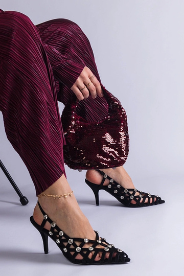 Sandália preta trançada com...