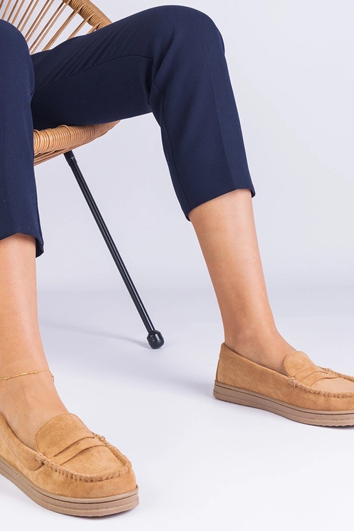 Sapatos femininos marrons de camurça...