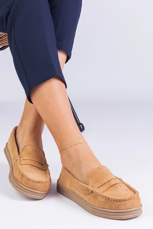 Sapatos femininos marrons de camurça...