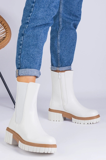 Botins brancos feitos de... 2