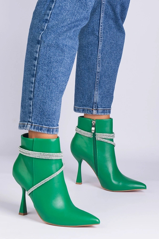Botins verdes de salto alto decorados...