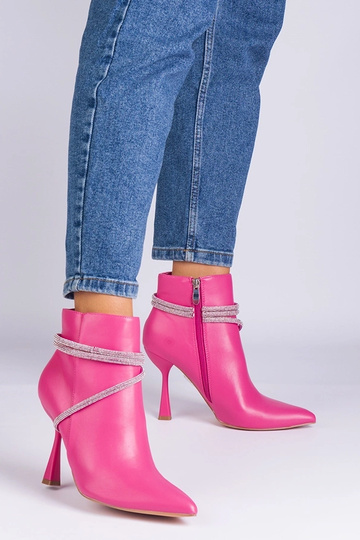 Botins de salto alto rosa decorados com strass Fantagaro 2