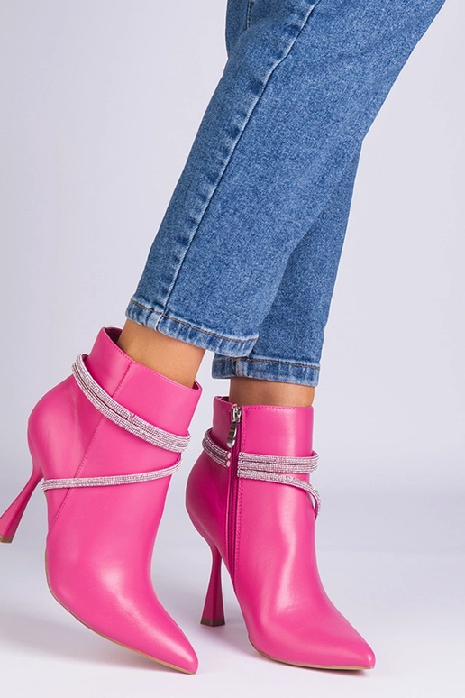 Botins de salto alto rosa decorados...