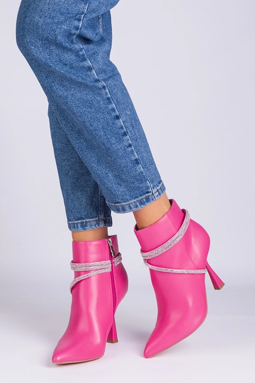 Botins de salto alto rosa decorados...