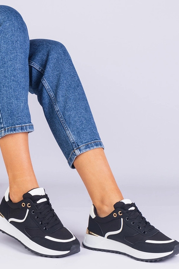 Tênis feminino preto com...