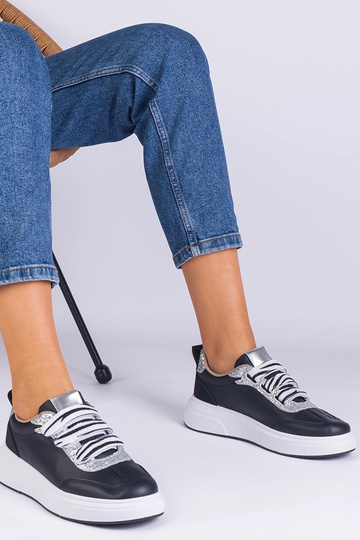 Tênis feminino preto decorado com glitter Kasabella 2