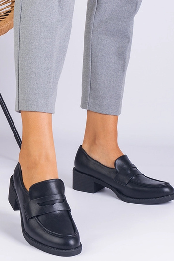 Sapatos femininos pretos de... 2