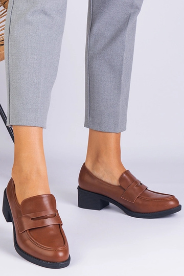 Sapatos femininos de salto... 2