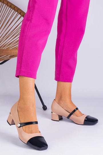 Sapatos de bico fino bege... 2