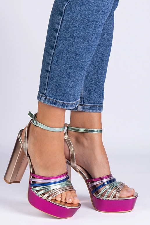 Sandálias Veransa salto bloco grossas... Sandálias Veransa salto bloco grossas...