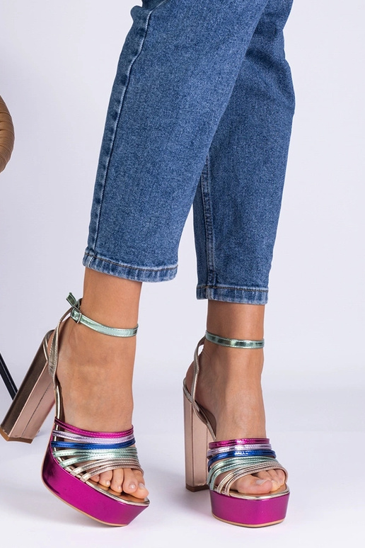 Sandálias Veransa salto bloco grossas... Sandálias Veransa salto bloco grossas...