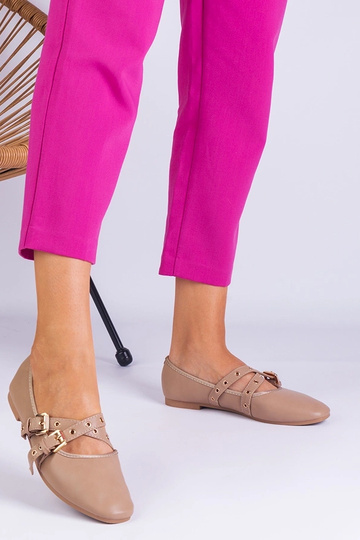 Sapatilhas bege em couro... 2