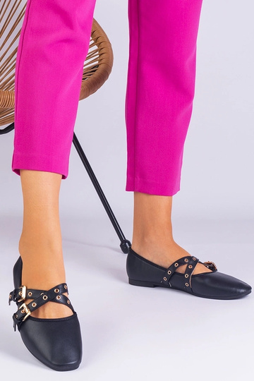 Sapatilhas pretas de couro... 2