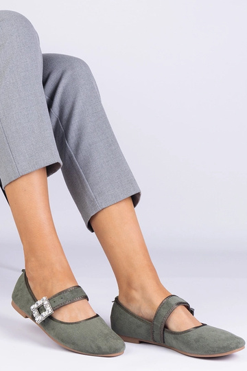 Sapatilhas verdes decoradas...