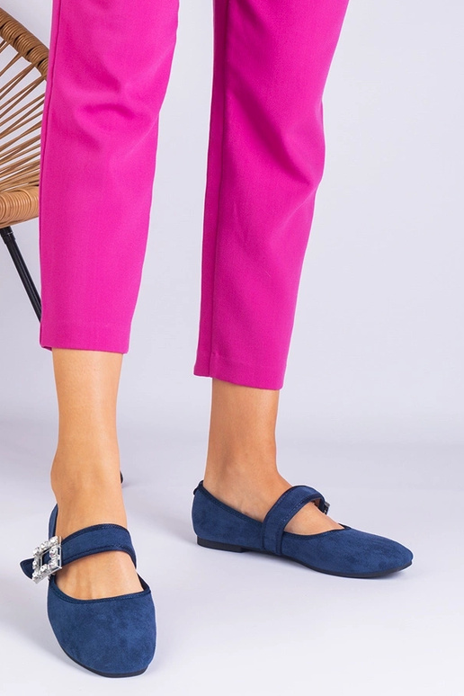 Sapatilhas azul marinho decoradas com...