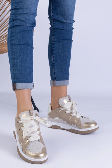 Tênis feminino bege com cadarço decorativo Grejs 2