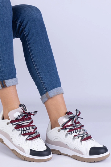 Tênis feminino branco com...