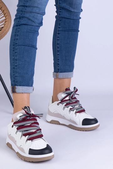 Tênis feminino branco com... 2