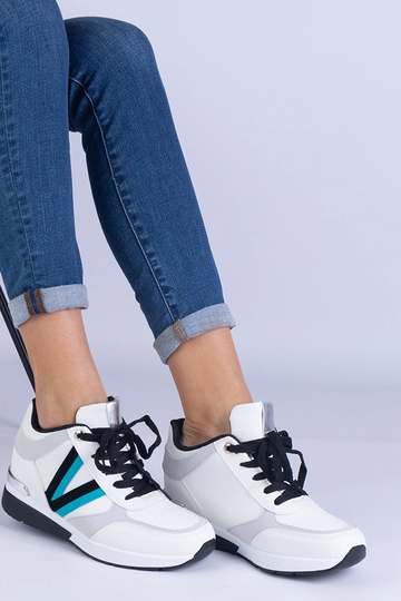 Tênis feminino Ninella branco com salto plataforma oculto
