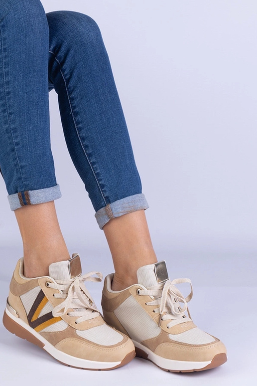 Tênis feminino marrom com salto...