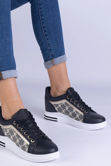 Tênis feminino preto com... 2