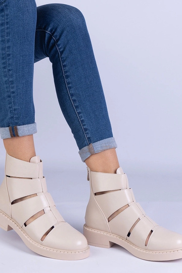 Botas bege de couro...