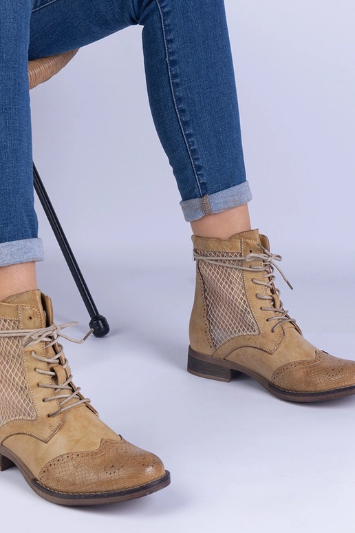 Botas baixas amarelas vazadas Reeves