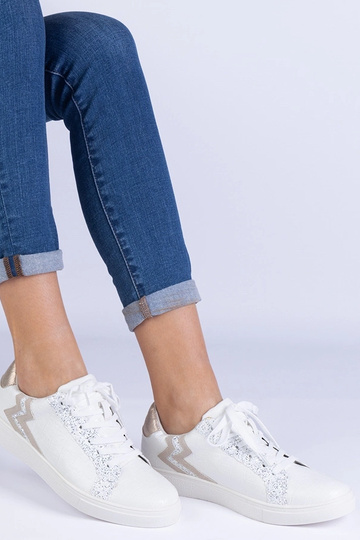 Tênis feminino branco com...