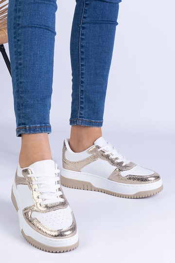 Tênis dourado com sola... 2