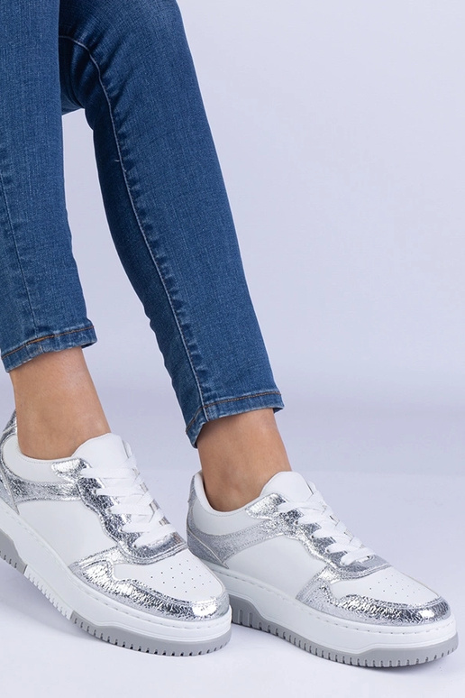 Tênis prateado com sola grossa Undina