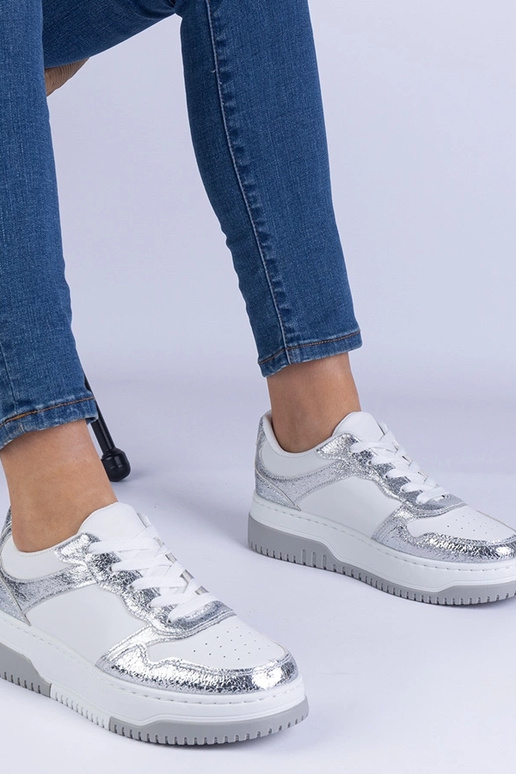 Tênis prateado com sola grossa Undina