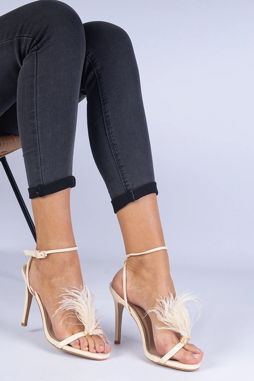 Sandálias de salto alto bege com...