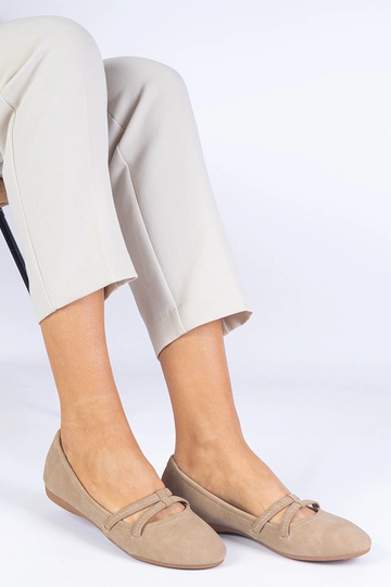 Bailarinas femininas bege...