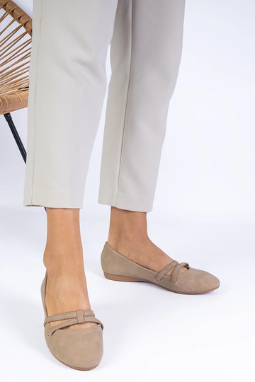 Bailarinas femininas bege... 2