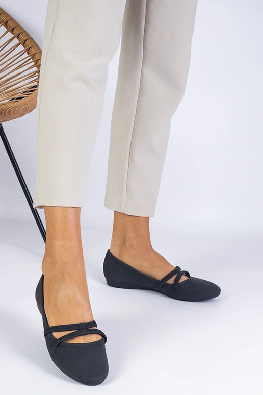 Bailarinas femininas pretas em couro...