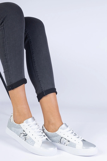 Tênis feminino prateado com...