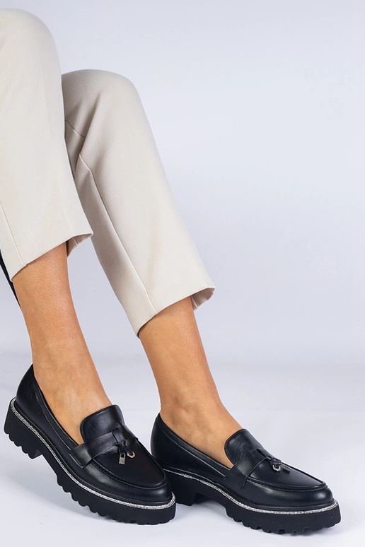 Mocassim feminino preto com sola...