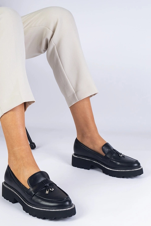 Mocassim feminino preto com sola...