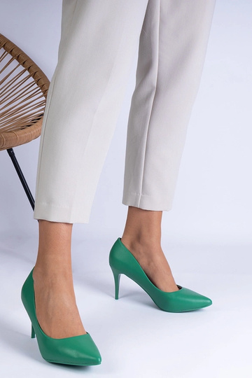 Sapatos clássicos verdes feitos de couro ecológico Mikolada 2