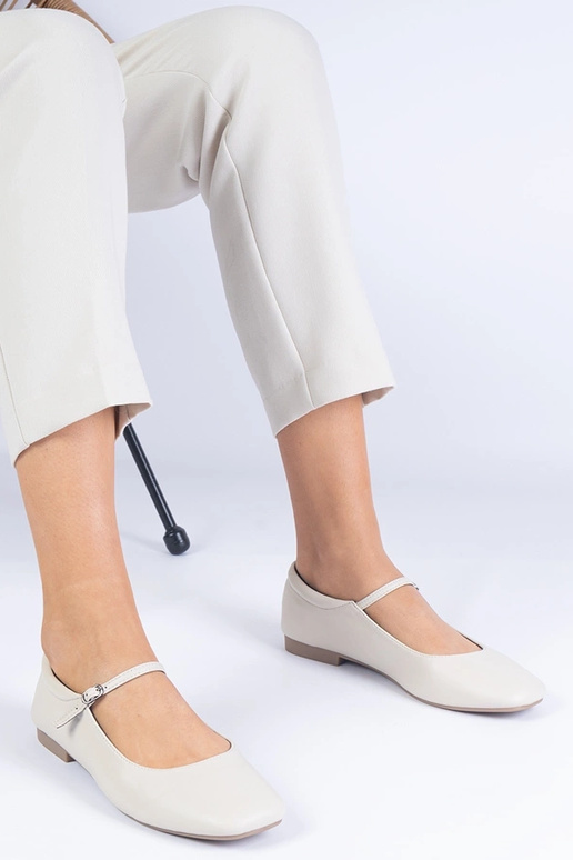 Sapatilhas de balé clássicas bege... Sapatilhas de balé clássicas bege...