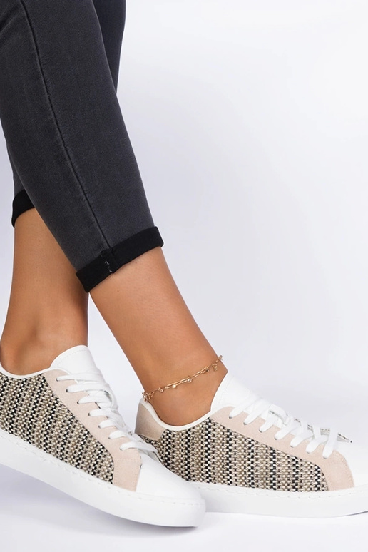 Tênis femininos bege de material...