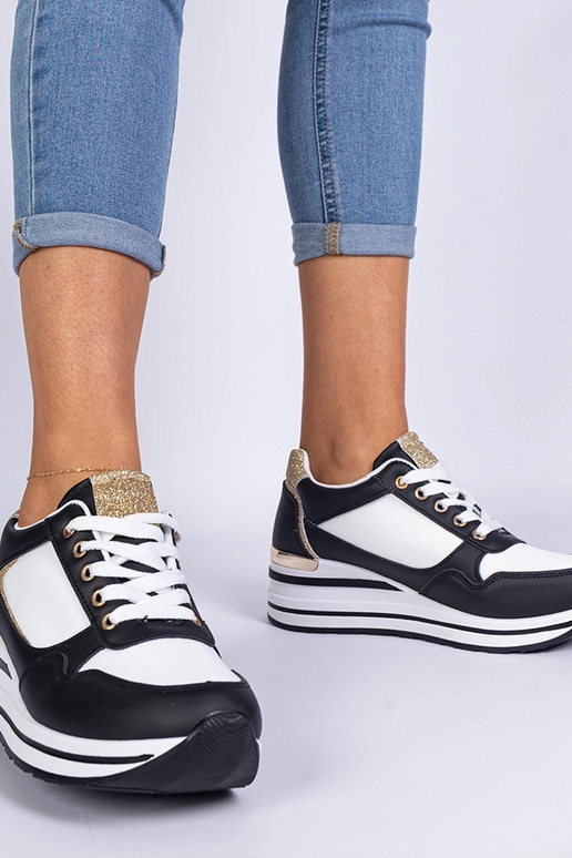 Tênis pretos decorados com glitter e...