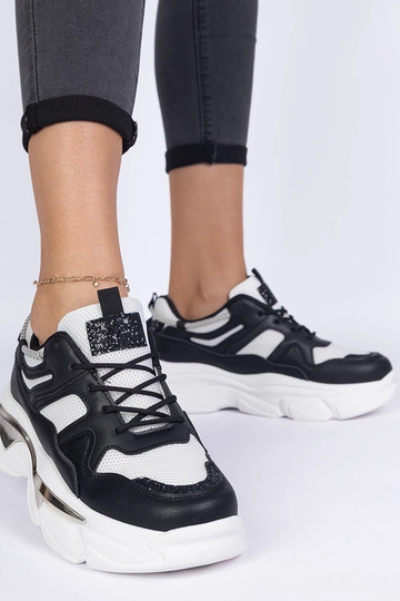 Tênis femininos pretos... 2