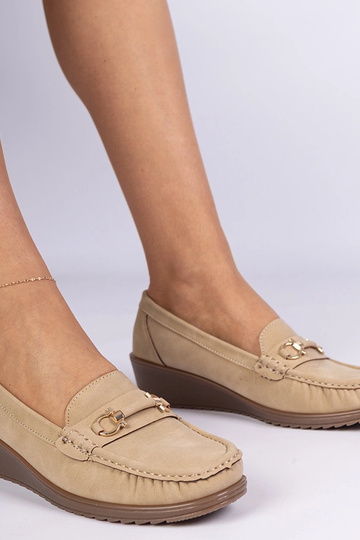 Mocassins femininos marrons em anabela Sambada 2