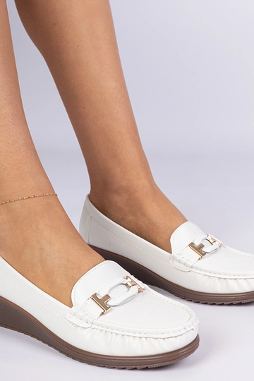 Mocassins femininos brancos... 2