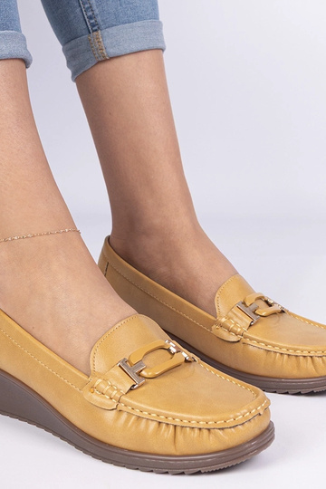 Mocassins femininos amarelos em couro ecológico em anabela Kappi 2