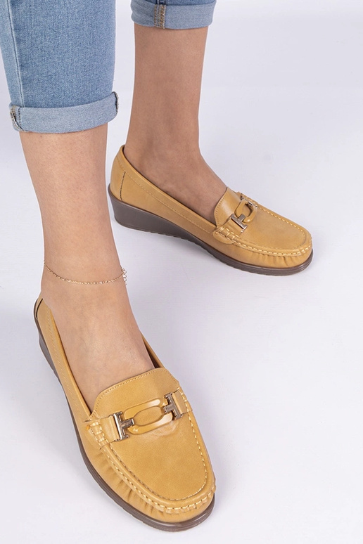 Mocassins femininos amarelos em couro...