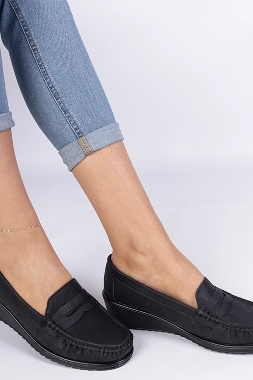 Mokasyny pretos femininos com salto...