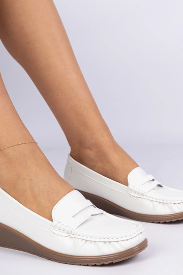 Mokasyny brancos femininos...
